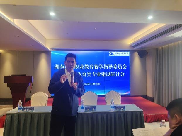 彭庆文在讲话中对各理事单位长期以来对